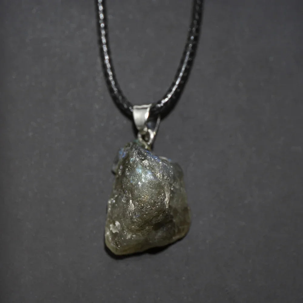 Natural Amethyst Irregular Rough Stone Pendant Clavicle Transparent Quartz Lady Fashion Jewelry Healing Lucky Necklace Gift